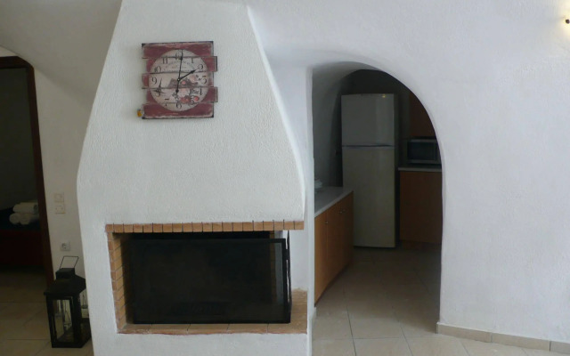 Iridanos Cave House