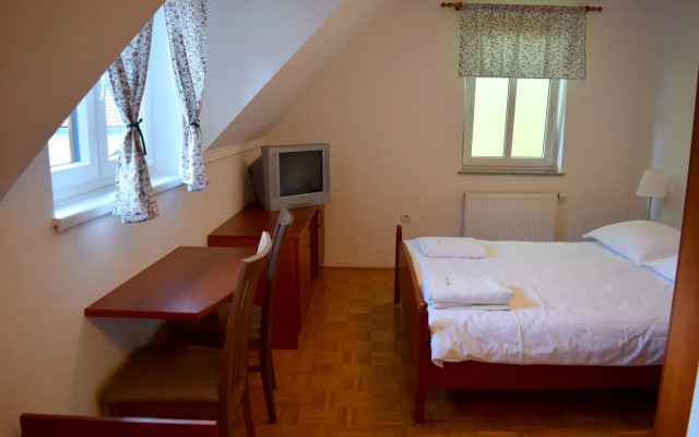 Rooms Pod Lipo Olimje