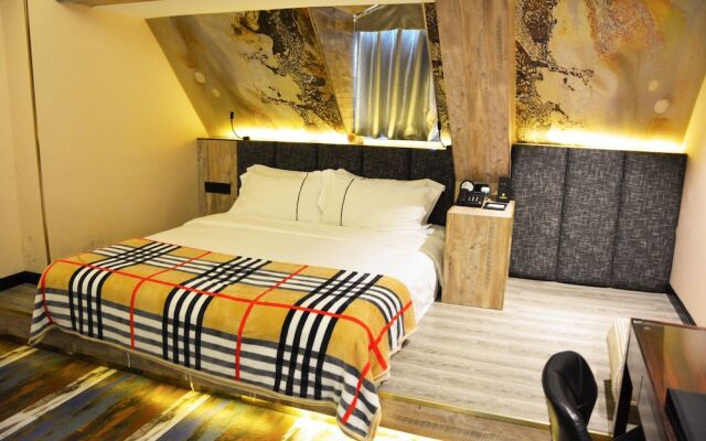 Xinyi Art Suit Hotel