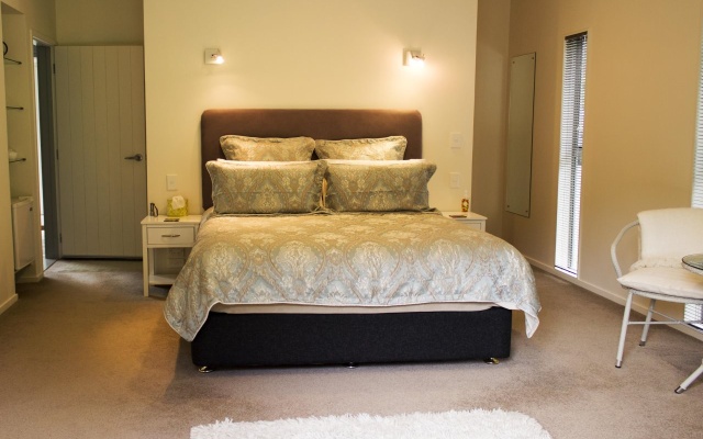 River Retreat – Guest Rooms – Haruru