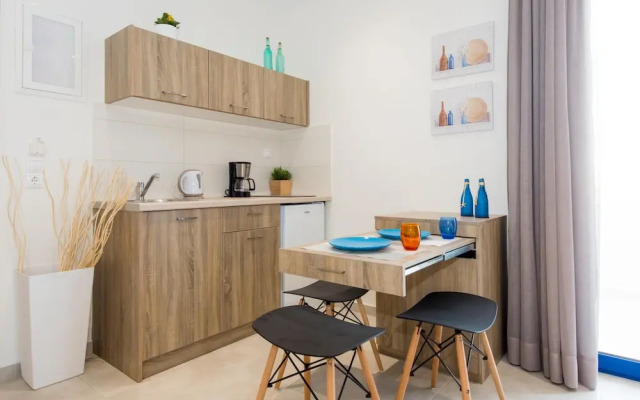Mikes Beach Apartments & Studios