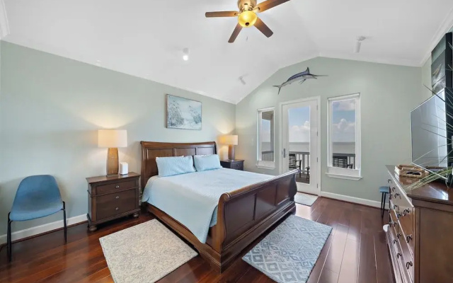 Blue Marlin Bayfront Retreat by Ryson Vacation Rentals