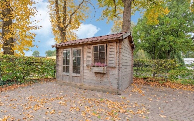 Cozy Holiday Home by the Canal in Dwingeloo