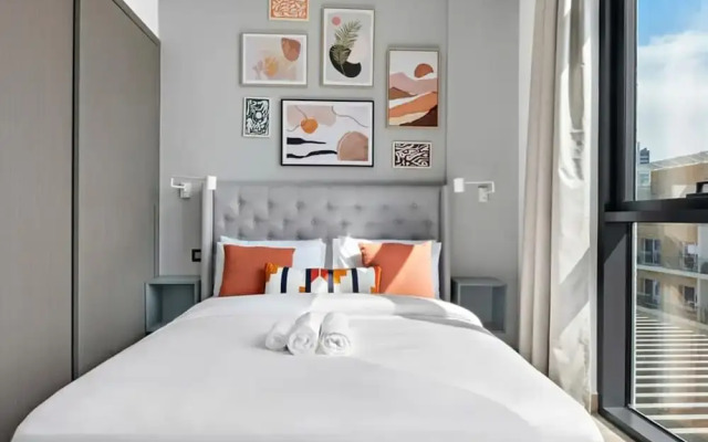 Silkhaus Large Modern Studio JVC With Gym Pool