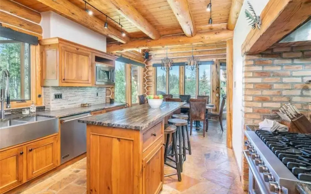 Slopeside Lodge