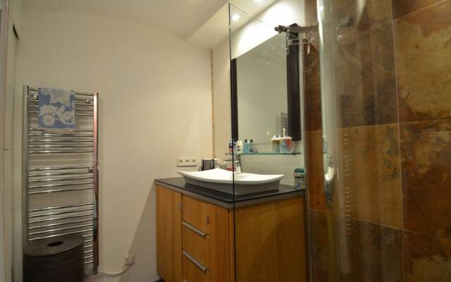 Modern apartment 6 persons with Jacuzzi in Nice Downtown
