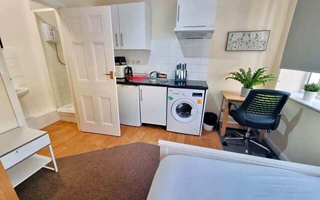 Potteries Suite by Kasar Stays