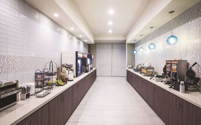 La Quinta Inn & Suites by Wyndham McAllen La Plaza Mall