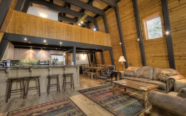 Pezzola Luxury Rental  3 Bedroom Home by RedAwning