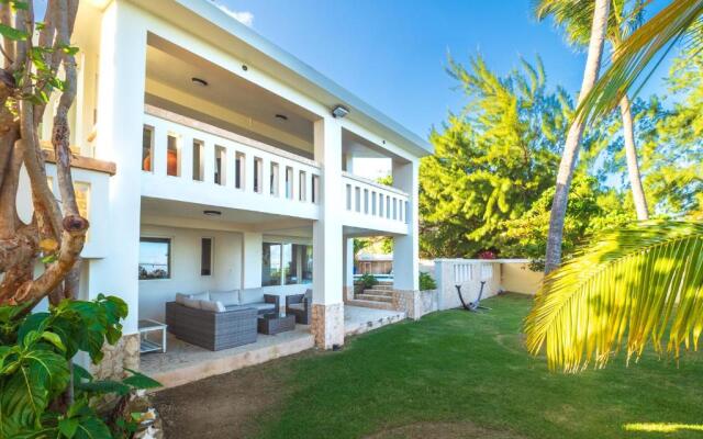 Newly Renovated 8 Bedroom Ocean Front Villa with Pool