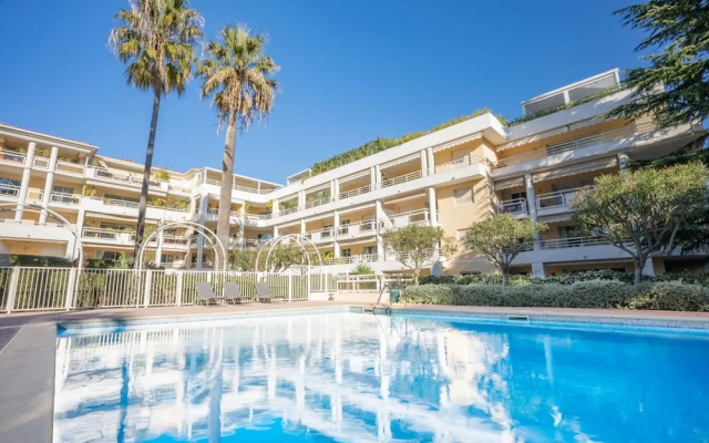 Le First in Cannes With 2 Bedrooms and 2 Bathrooms