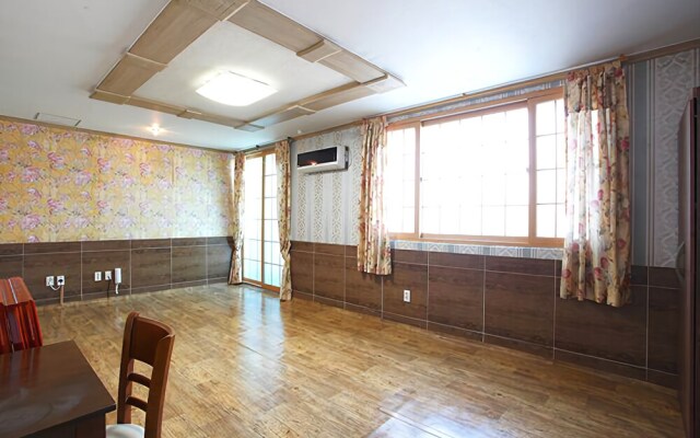 Geojedohaeyang Pension