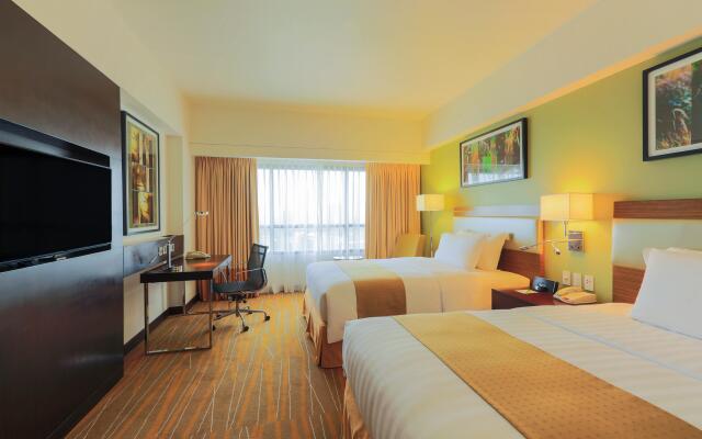 Holiday Inn & Suites Makati, an IHG Hotel