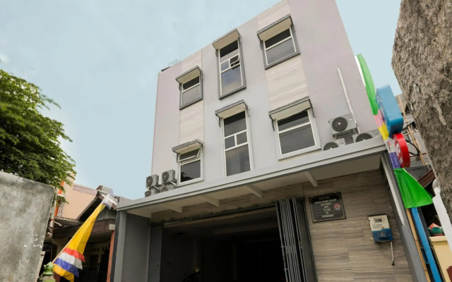 Super OYO 3838 Tamansari Guest House