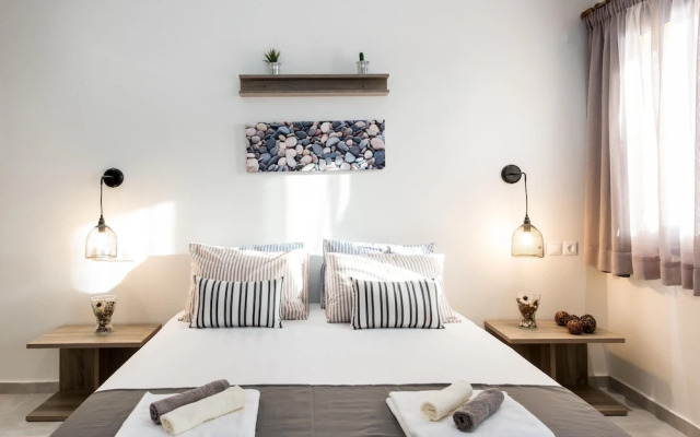 Mikes Beach Apartments & Studios