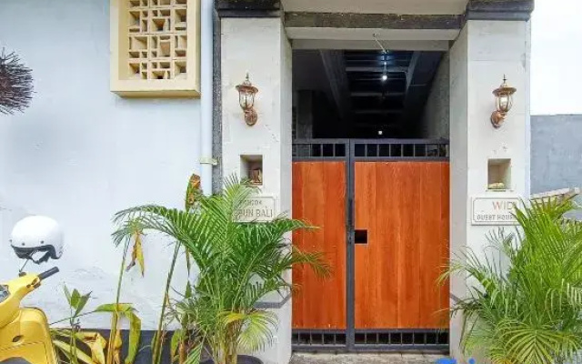 Widi Guest House near GWK Mitra RedDoorz