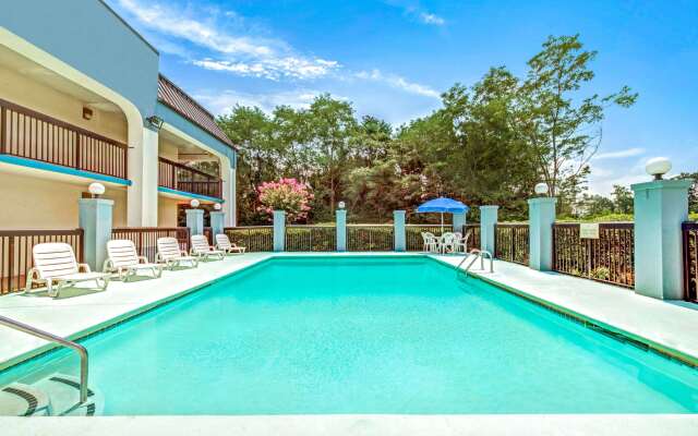 Baymont by Wyndham McDonough