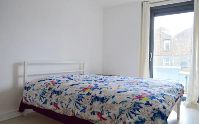 Modern 3 Bedroom Apartment on Dalston Square