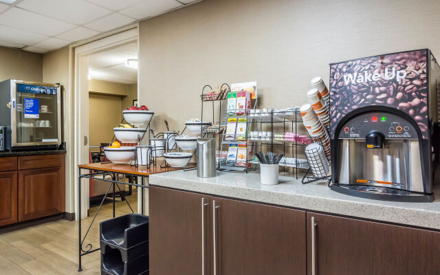 Comfort Inn & Suites Hamilton Place