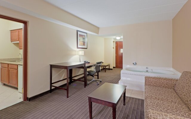 Holiday Inn Express Suites Charleston, an IHG Hotel