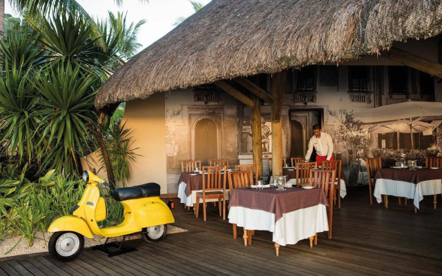 Victoria Beachcomber Resort & Spa
