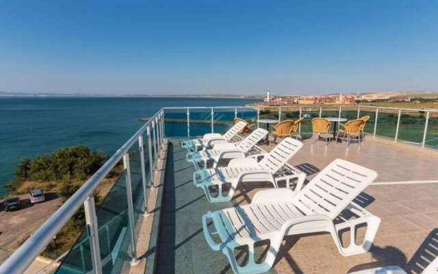 Spectacular Sea View 1-bed Apartment in Aheloy