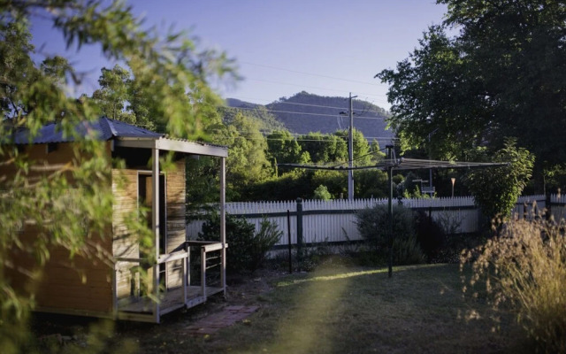 Monty's On Lumley Drive