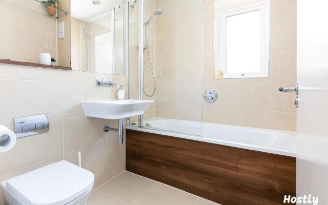 Elephant Court - Comfortable, spacious house with parking