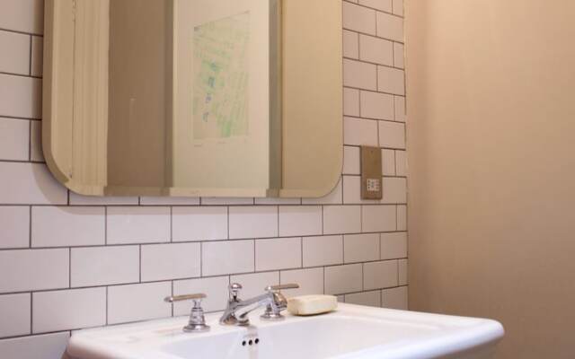 2 Bedroom Apartment With Free Parking