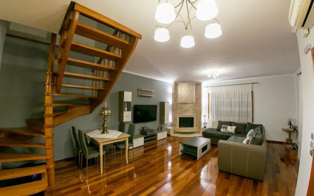 Vier Luxury House