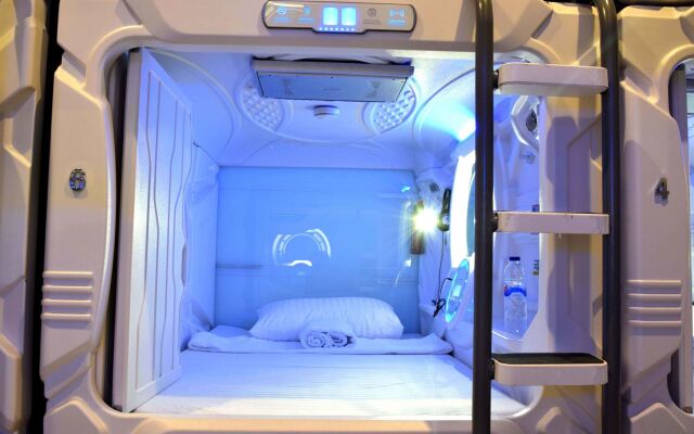 Tab Capsule Hotel - Kayoon Surabaya