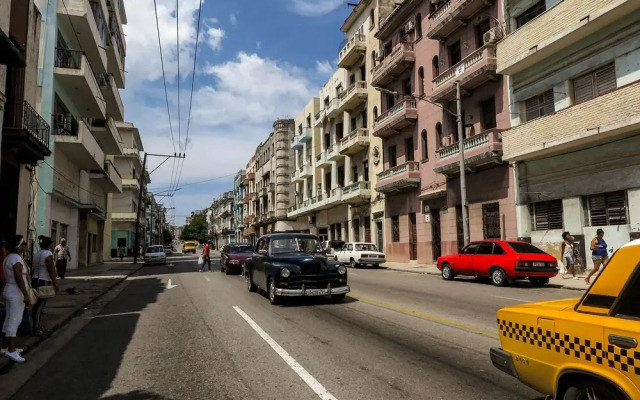 Bostoc, Knocking on Cuba