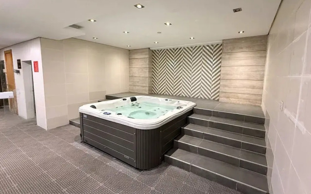 Capital Bay Comfort Studio city view