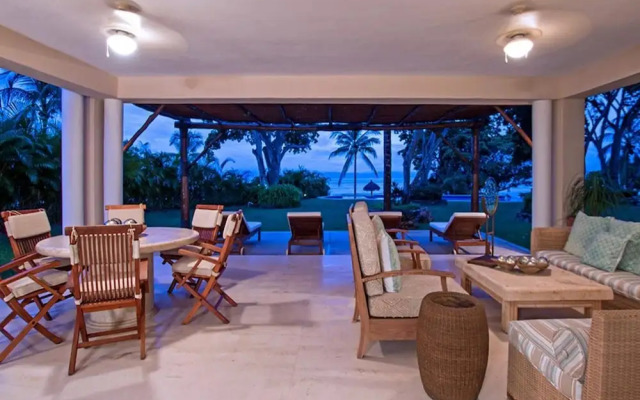 Sunny Vacation Condo 9