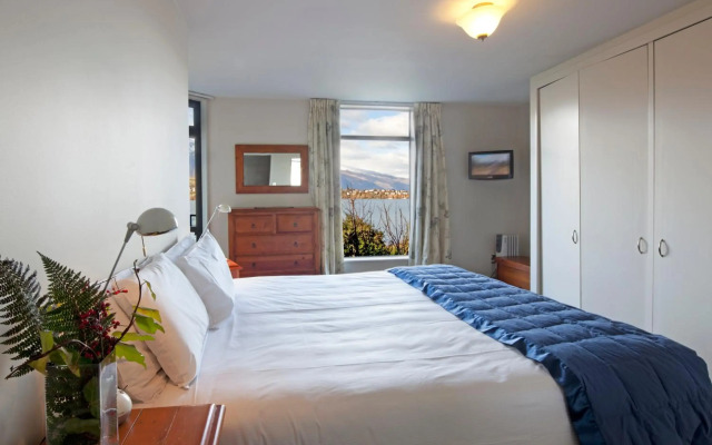Spinnaker Bay Apartments