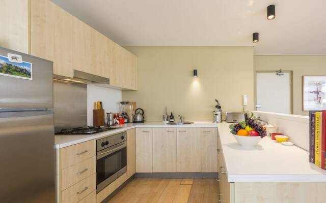 Spacious 1 Bedroom Apt Close To Green Square & Pool