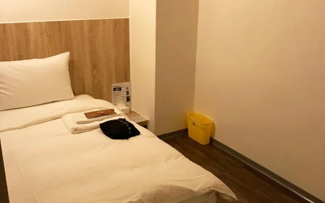 Single Inn - Kaohsiung Station