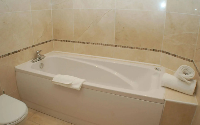 Leitrim Marina Hotel