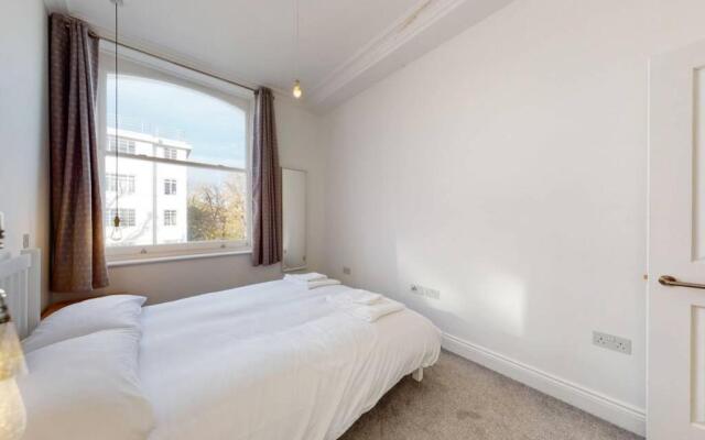 Superb 2 Bed Flat Camden 5 min walktube Station