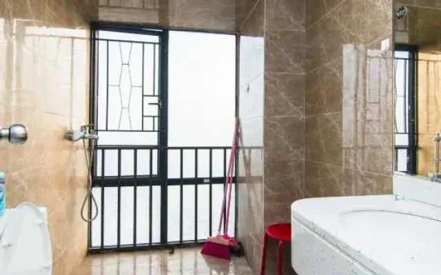 Fanxi Serviced Apartment (Shenzhen Meilin Zhuoyuecheng Branch 2)