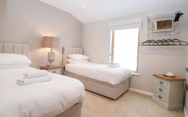 Woodbridge Penthouse