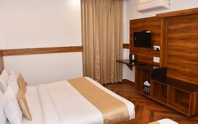 Fabhotel Royal Inn Ii