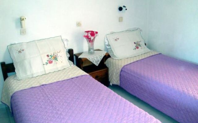 Merryland Studios & Apartments