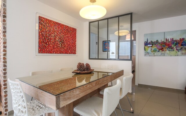 High Standard Seaside Apartment w/ Parking