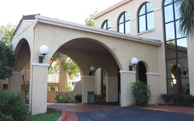 Clarion Inn & Conference Center