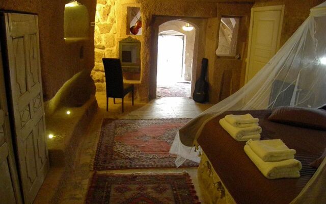 AkCave Suites and Resort