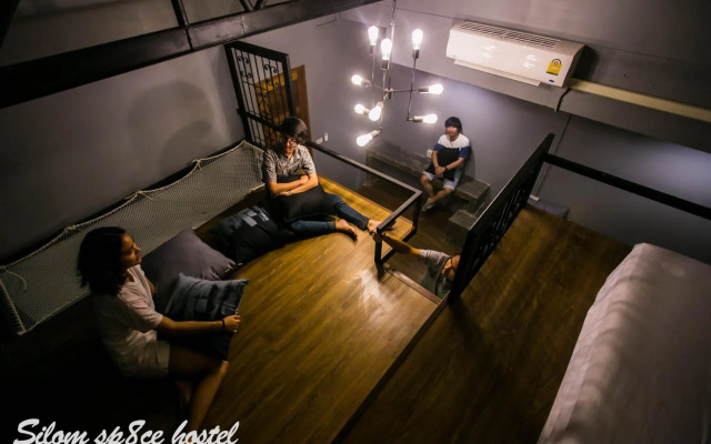 Silom SPACE Hostel