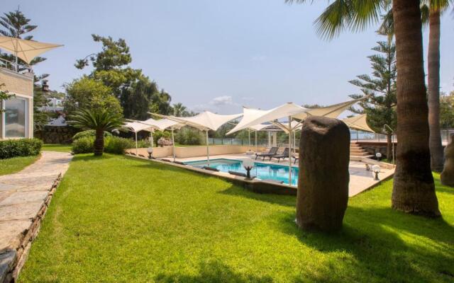 Farrys Boutique Hotel and Beach Club