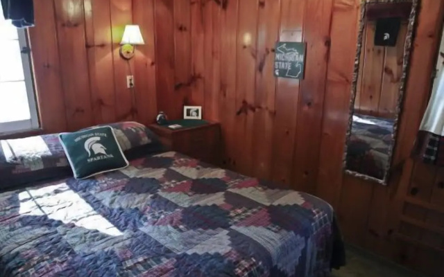 #1 - Cedar Village 2 Bedroom Cabin by RedAwning
