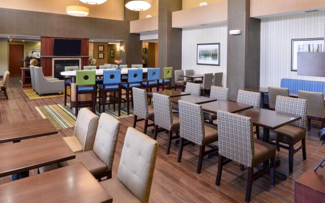 Hampton Inn & Suites St. Louis-Edwardsville